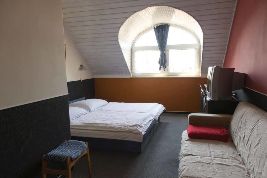 Berg Toboz Panzió Hotel Pécs Exterior foto